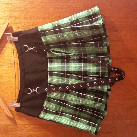 Hot Topic Dresses & Skirts - Pleated plaid Hot Topic skirt